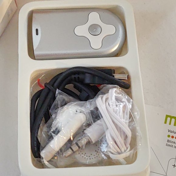 VINTAGE PORTABLE MP3 PLAYER NWOT - Picture 2 of 6